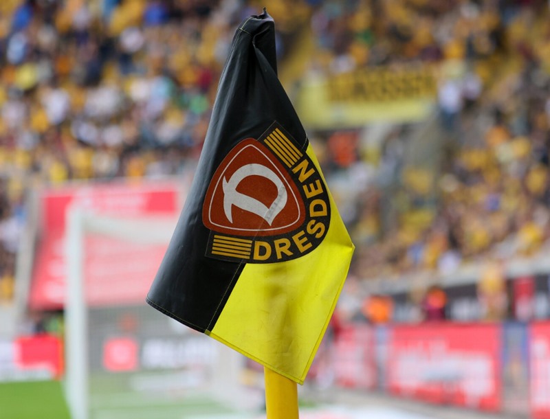 Dynamo-Dresden-Fahne.jpg