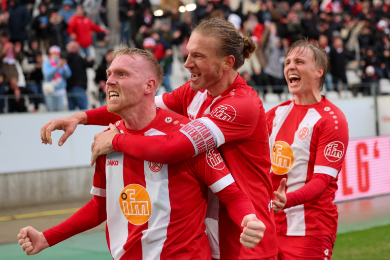 Traditionskracher auf der Alm! – Rot-Weiss Essen