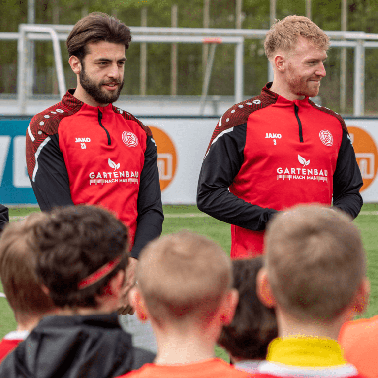 16 RWE-Profis besuchten Fußballcamps – Rot-Weiss Essen