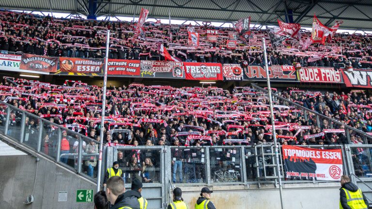 Bielefeld: Gästeblock ausverkauft! – Rot-Weiss Essen